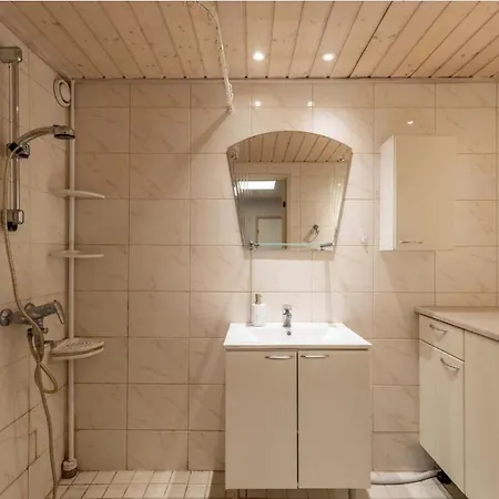 Only 9 Mins From The Airport 74,5 M2 With Free Parking & Beds For 7 * Helsingfors