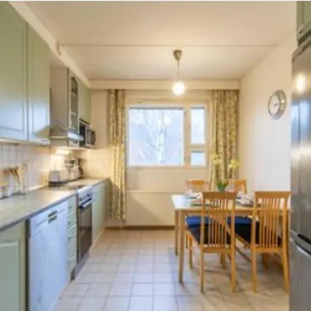 Only 9 Mins From The Airport 74,5 M2 With Free Parking & Beds For 7 Daire